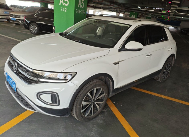 探歌 1.4T BL+极地白+黑色内饰